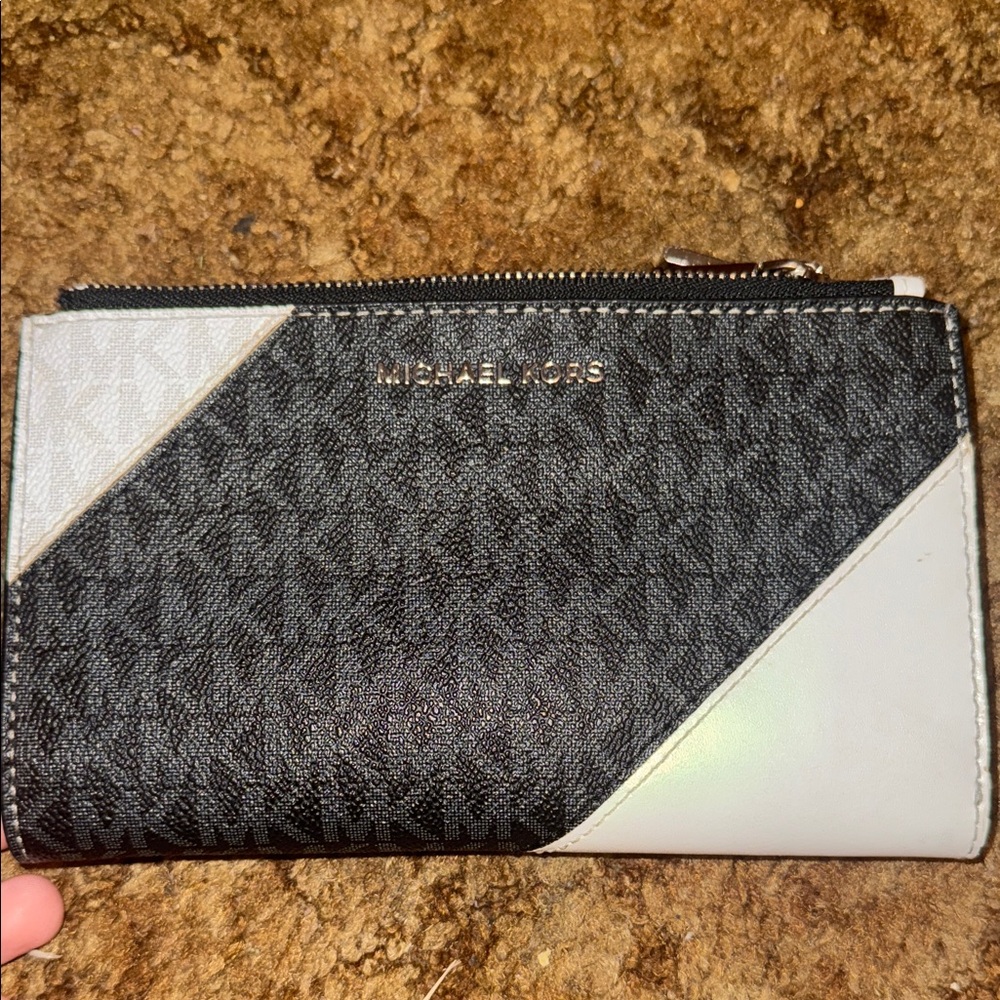 Michael Kors Monochrome Zip Wallet